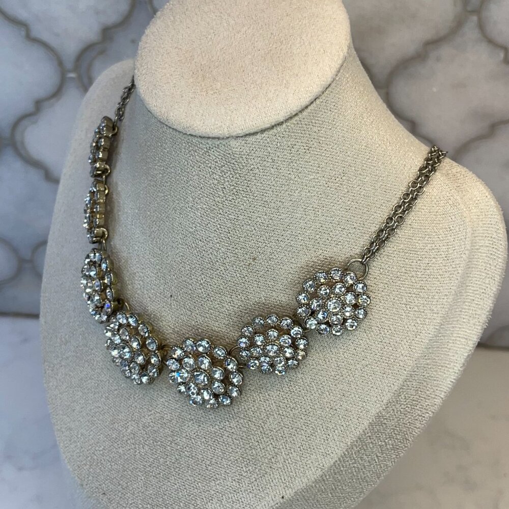 ✨ Vintage J.Crew Hammered Silver-Tone Crystal Medallion Statement Necklace ✨ - Picture 2 of 7